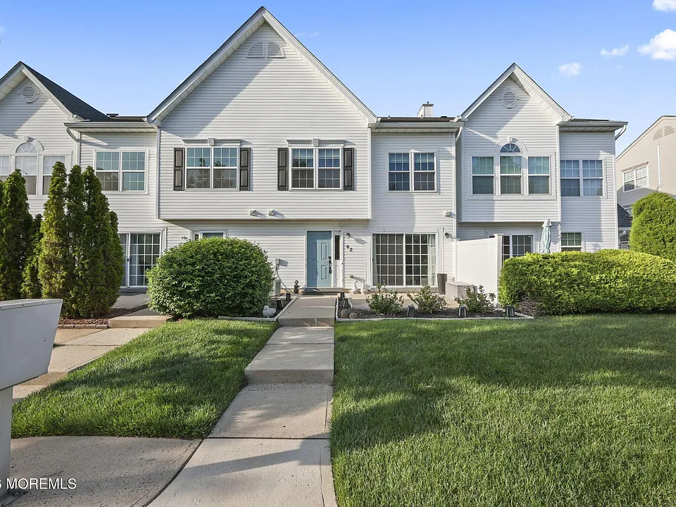 62 Dover Ct