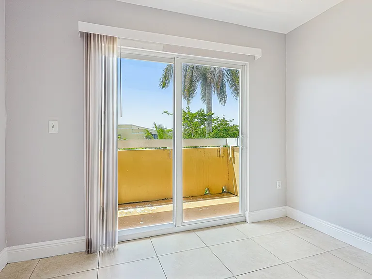 The Oaks Condominium — Photo 28