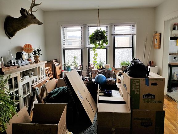 3rd image of 4019 W Melrose St APT 1E