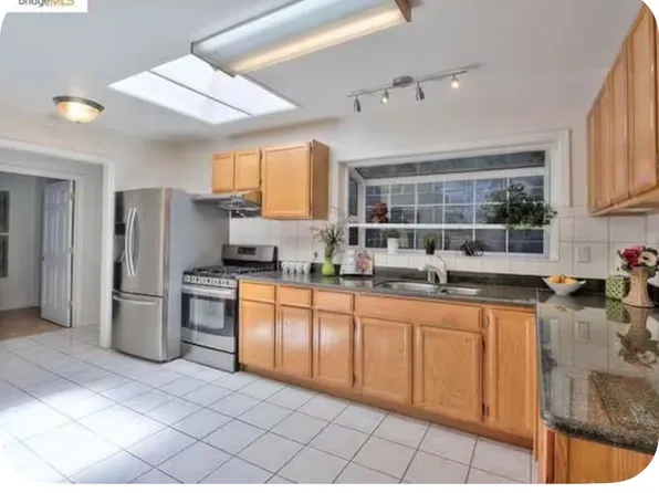 (undisclosed Address), Oakland, CA 94608