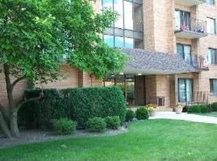 1717 W Crystal Ln UNIT 201, Mount Prospect, IL