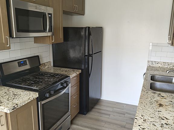 5th image of 728 N Market St