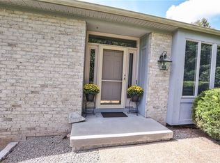 87 Tobey Ct, Pittsford, NY 14534
