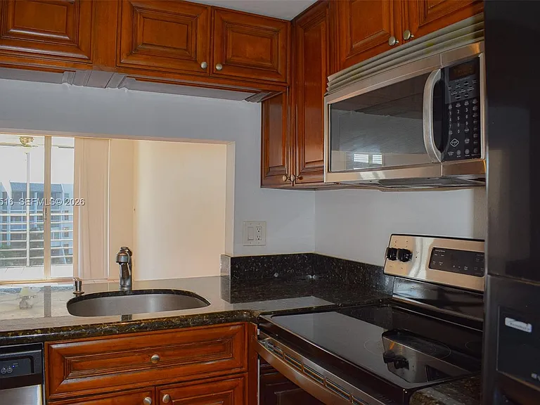9230 Lagoon Pl #411 — Photo 3