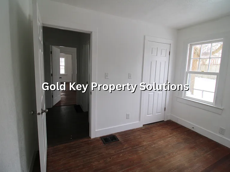 605 W 10th St — Photo 12