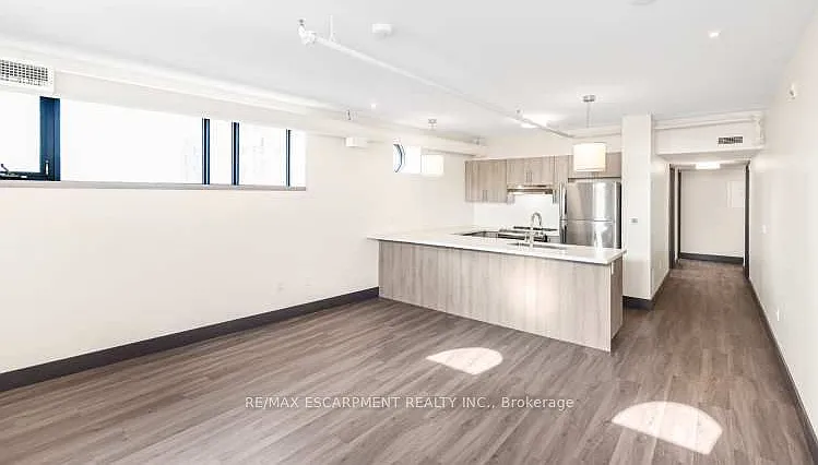 121 King St E #501 — Photo 12