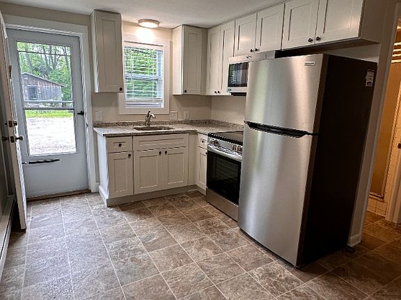 2nd image of 33 Homer Ave #B2