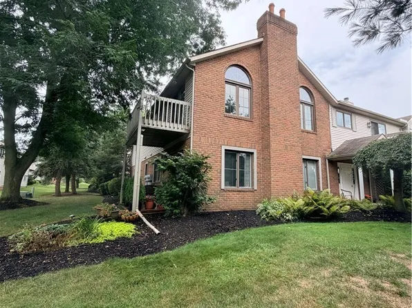 140 Holl Rd NE, North Canton, OH 44720