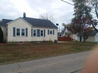 2 S Saint Clair St, Altamont, IL 62411