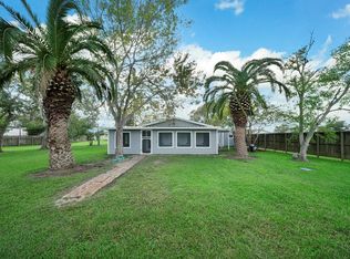 444 Live Oak Rd, Matagorda, TX 77457