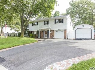89 Julbet Dr, Sayville, NY 11782