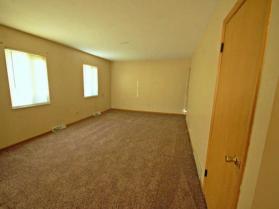 4th image of 302 E Stanton Ave
