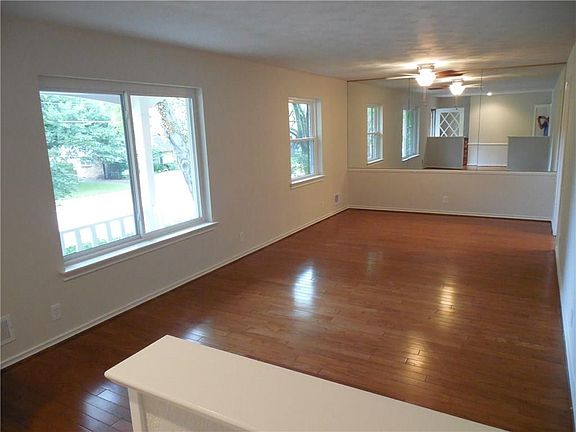 2nd image of 715 Laguna Dr