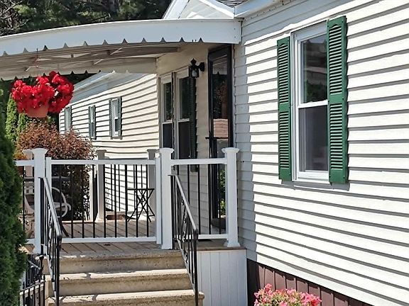 2nd image of 14 Narragansett Dr