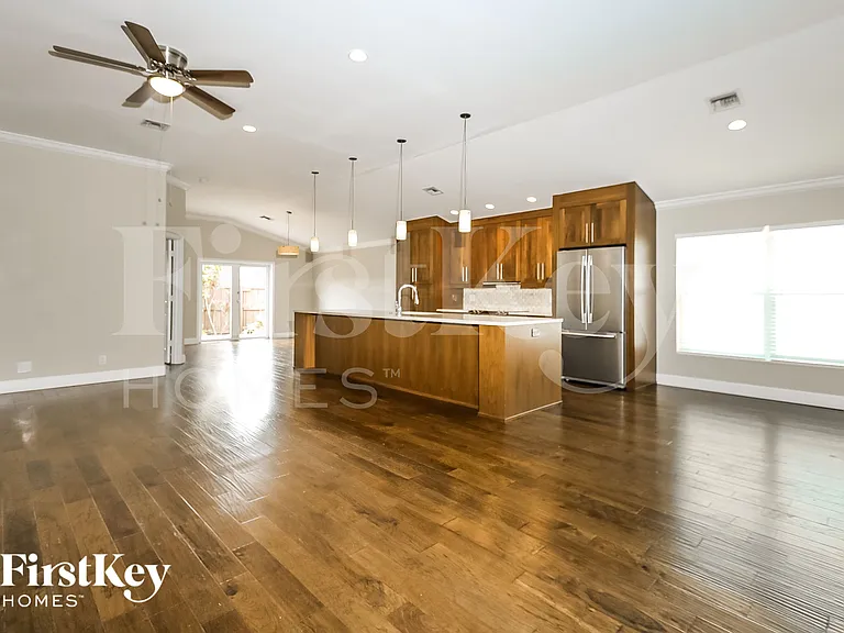 6484 Robinson St — Photo 4
