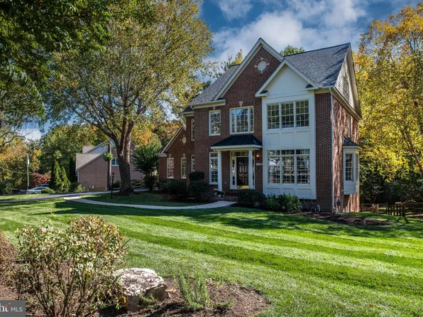12707 Westbrook Dr, Fairfax, VA 22030