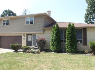 46 Cottonwood Dr, Williamsville, NY 14221