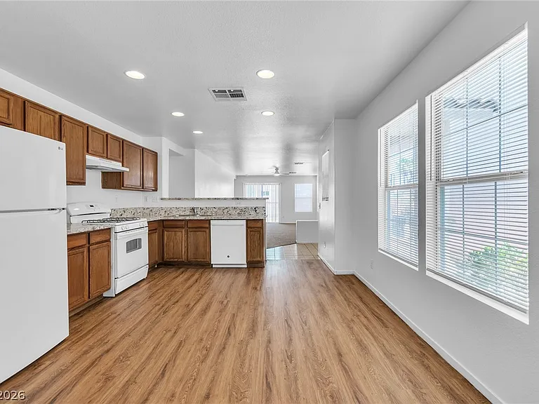 9648 Boylagh Ave — Photo 10