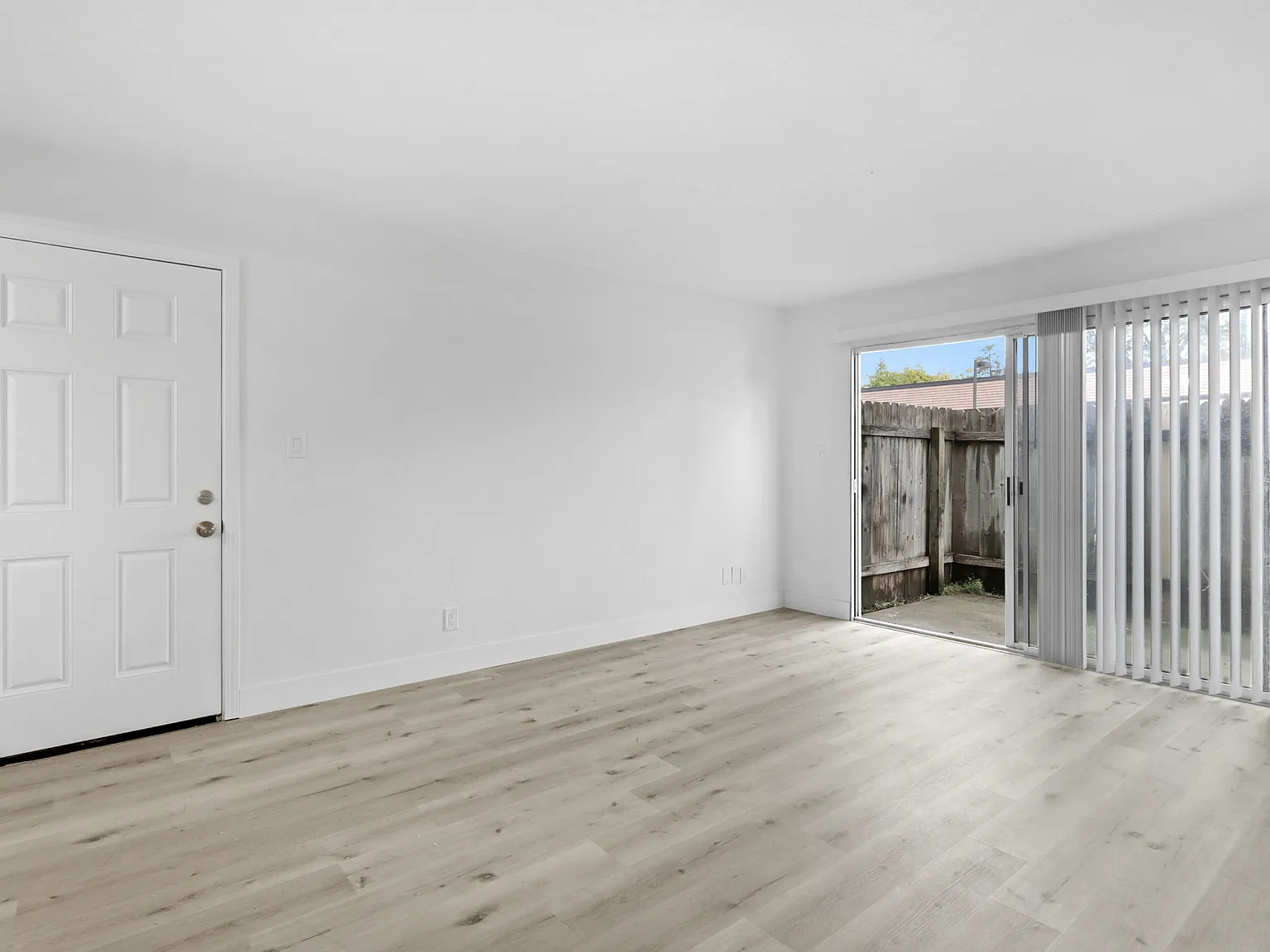 Arlington Apartments — Photo 2