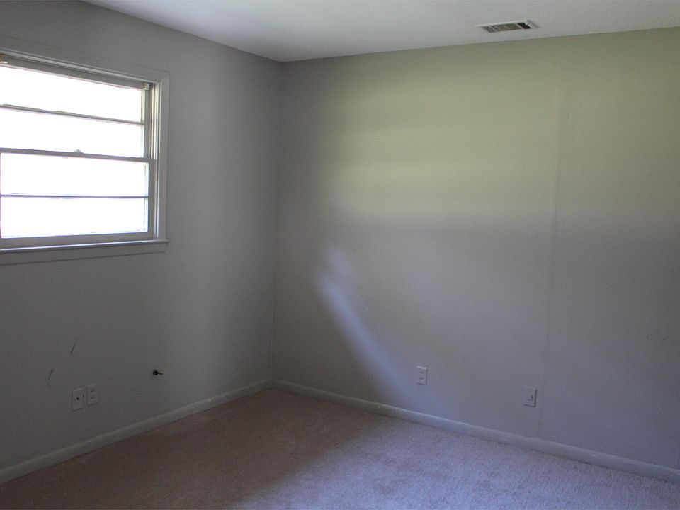 2nd image of 2605 Banks Ave #A