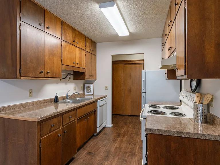 Fargo, ND Betty Ann Apartments | Kitchen