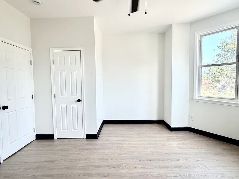 2525 W Lafayette Ave — Photo 9