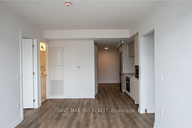 3 bed, $2,100 — Photo 2