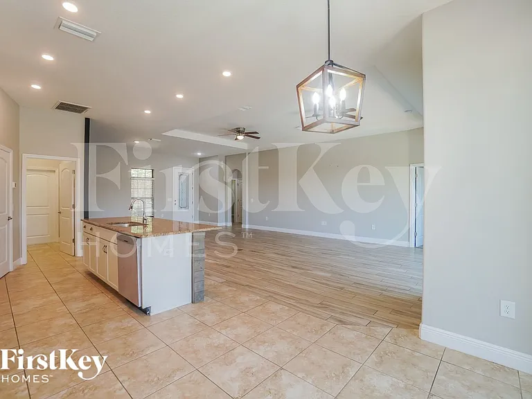12414 Drakefield Dr — Photo 3