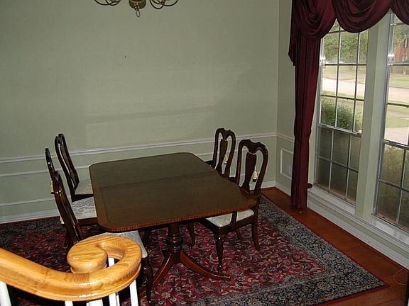 3rd image of 1827 Lake Winds Dr