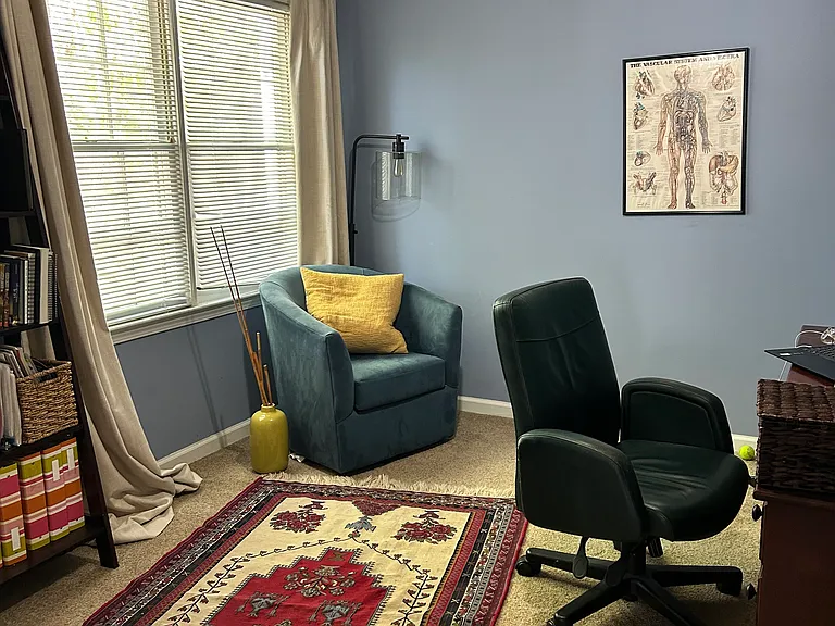 Another cozy room! Can use a office or kid's bedroom__