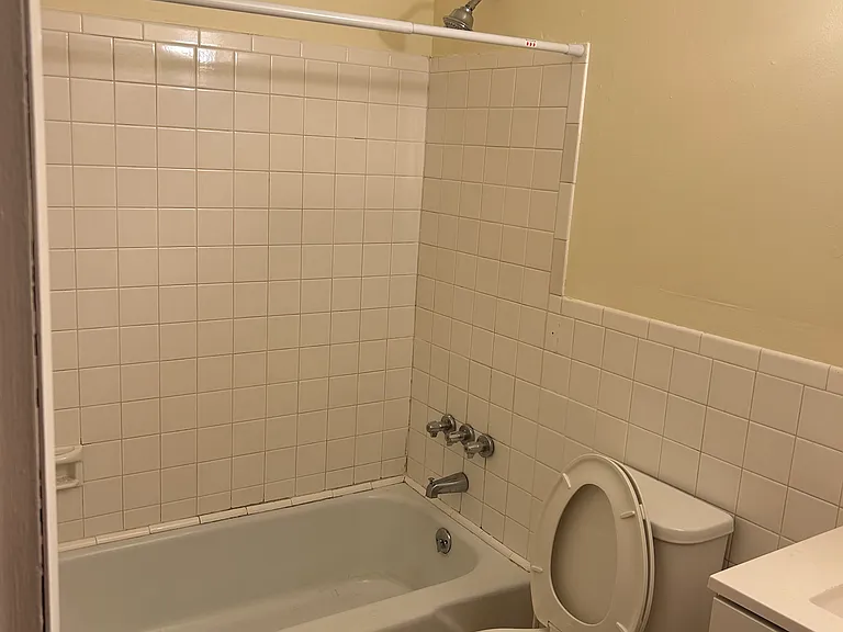 15 Donna Dr #C4 — Photo 4