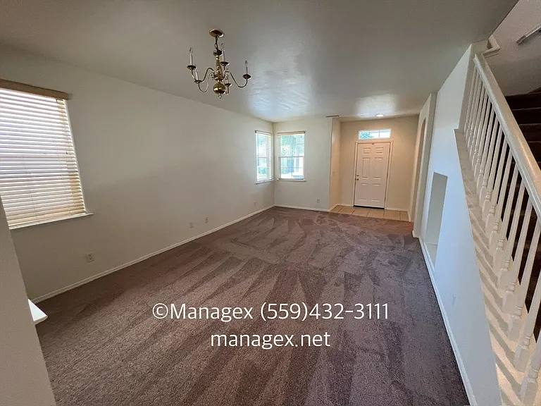737 W Siena Ln — Photo 3