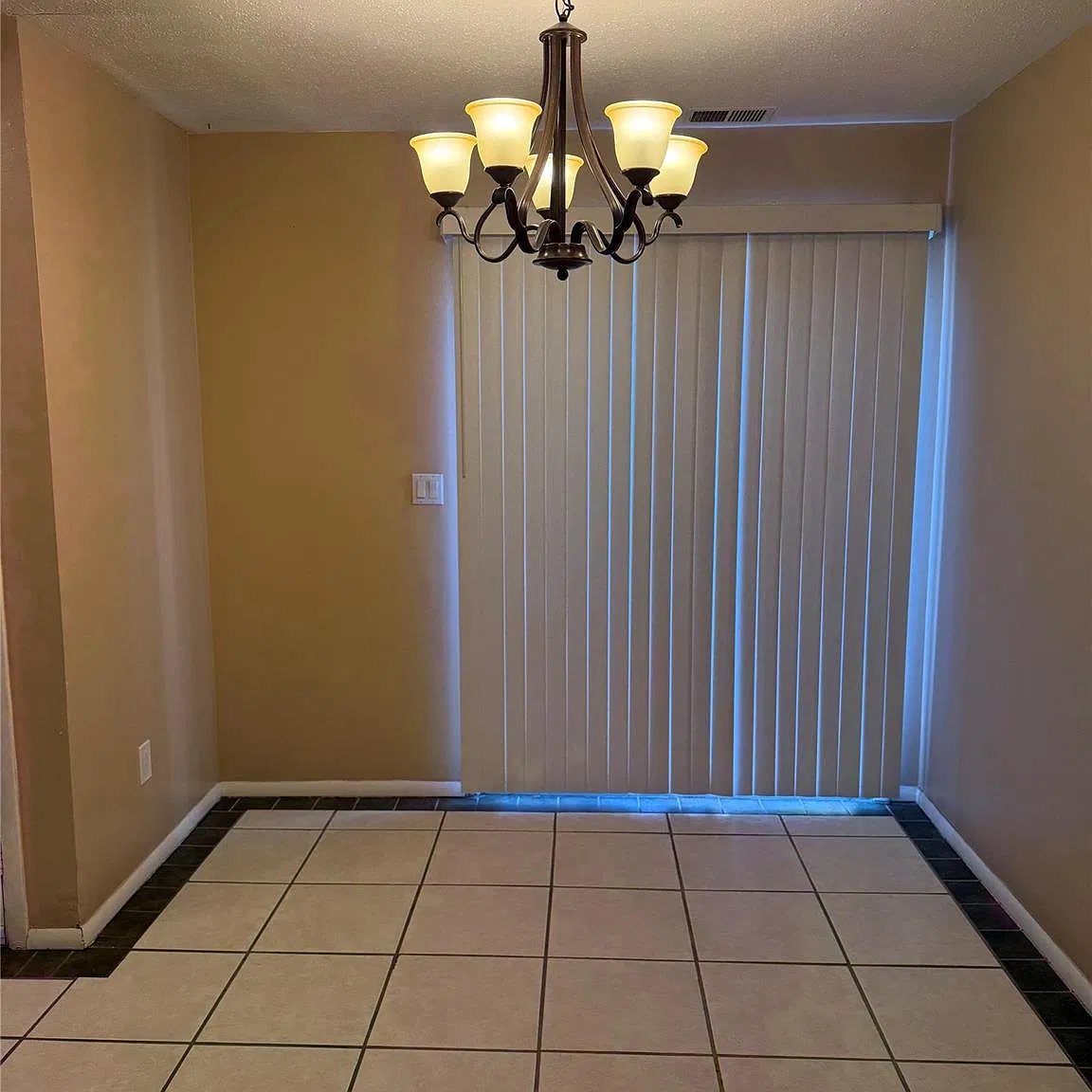2 bed, 1.5 bath, 1072 sqft, $2,350 — Photo 3