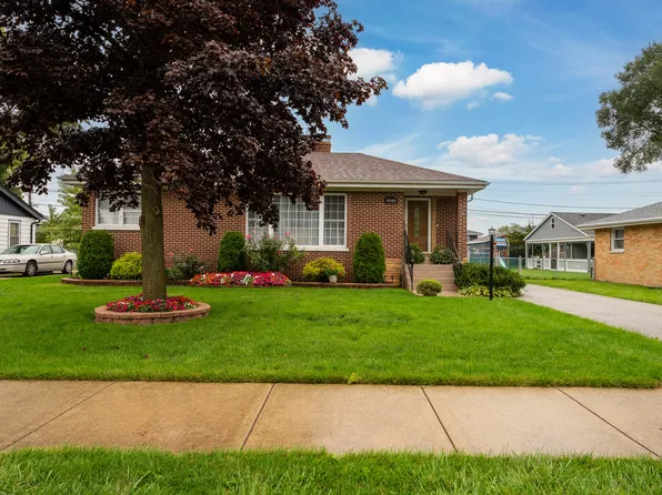 8045 Newland Ave, Burbank, IL 60459