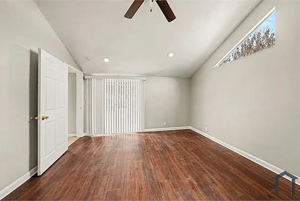 8716 N Blvd — Photo 21