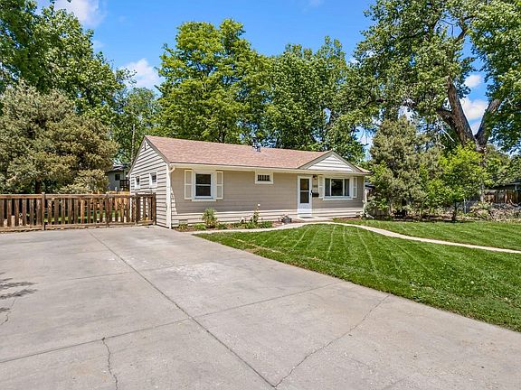 2nd image of 1600 Crestmore Pl