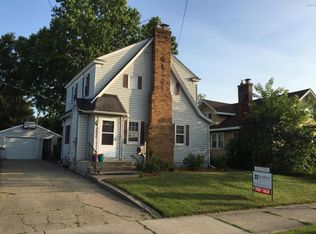 1026 Beechwood St NE, Grand Rapids, MI 49505