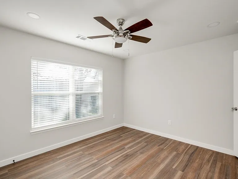 809 N West St — Photo 16