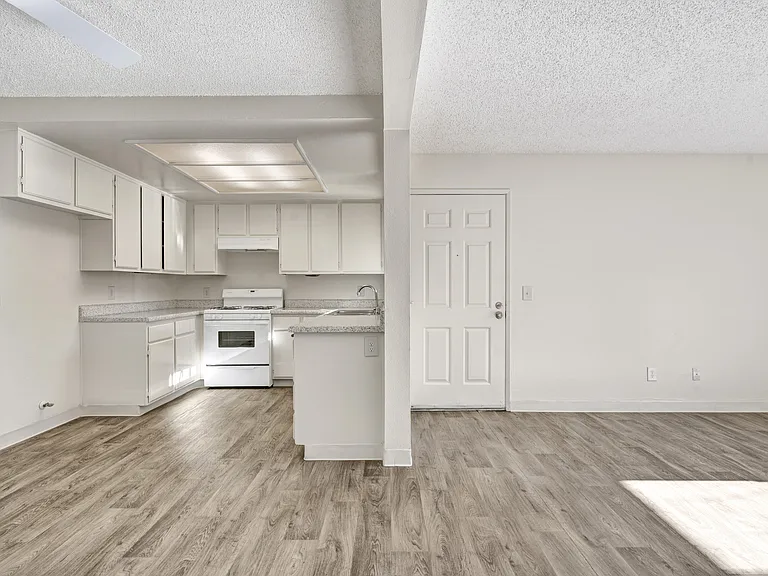 PepperTree Place — Photo 34