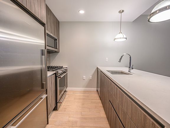 4th image of 160 1st St #312