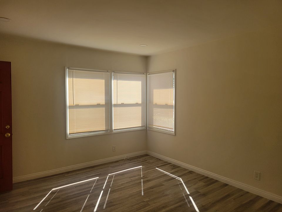 1st image of 601 W Floral Dr