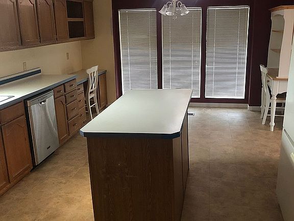 Island / breakfast nook