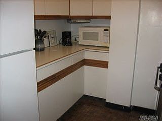 3rd image of 4230 Douglaston Pkwy APT 3k