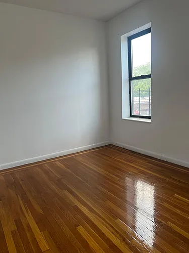 3230 Steuben Ave Photo 1
