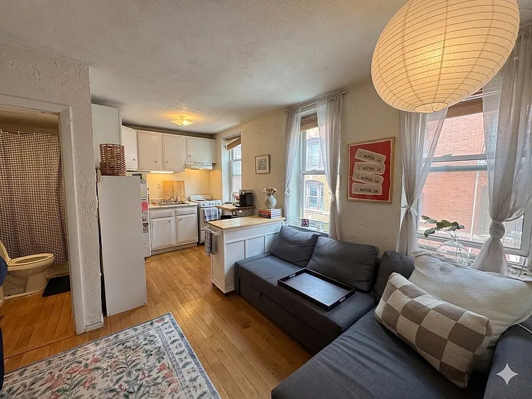 35 Charter St #6 — Photo 1