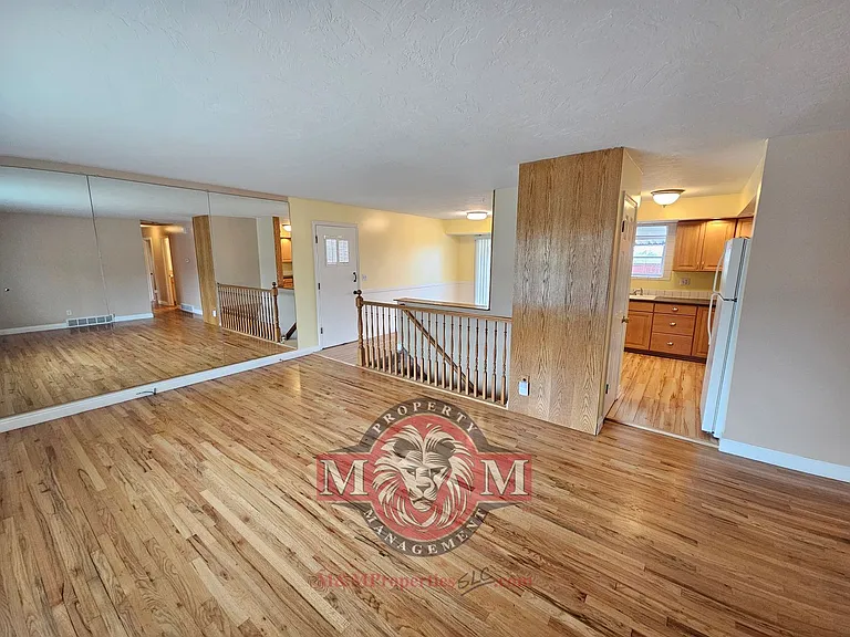 7006 S 1620 E — Photo 2