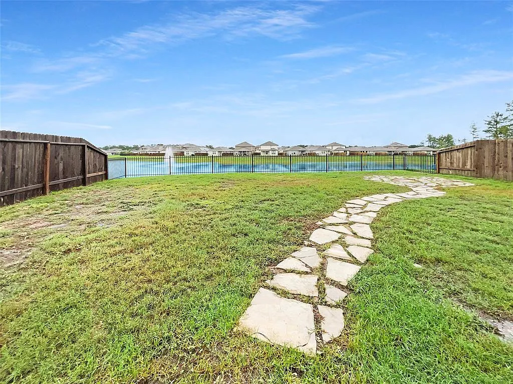 4 bed, 3.0 bath, 2962 sqft, $979 — Photo 4