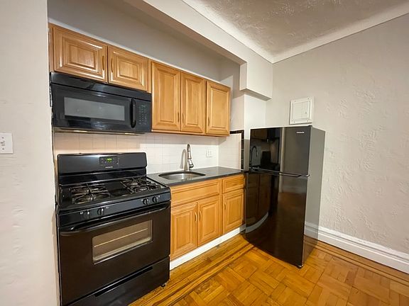 4th image of 645 Ocean Ave APT E7