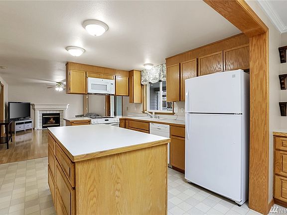 3rd image of 902 23rd St NW