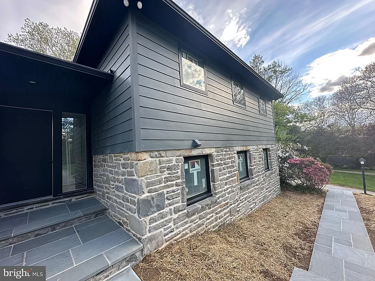 713 Woodfield Rd — Photo 34